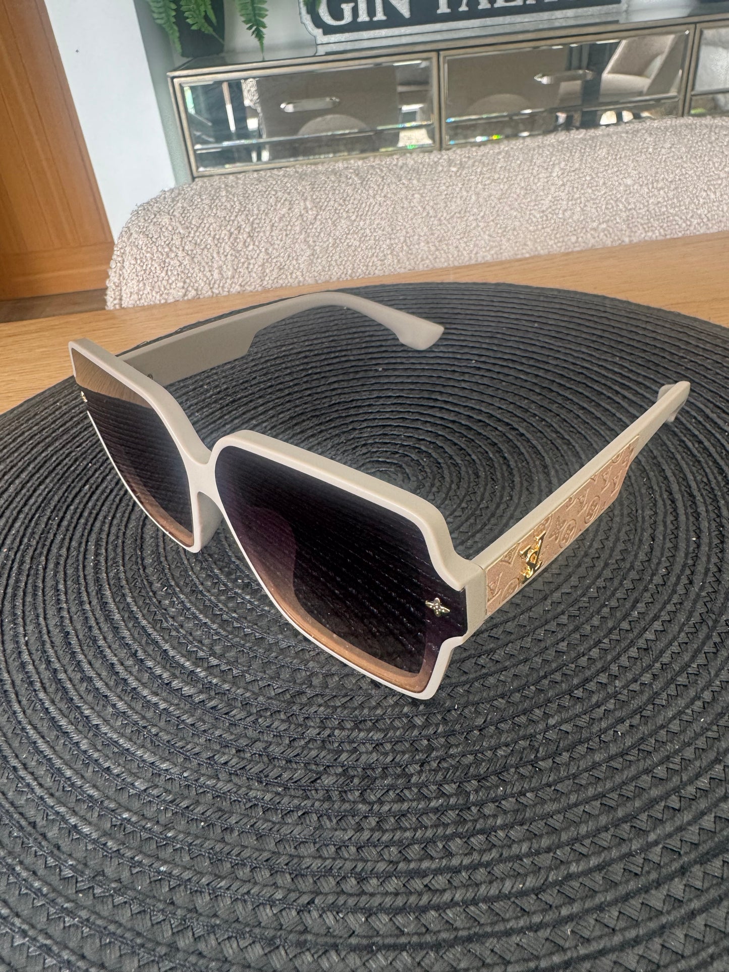 Beige Y sunglasses