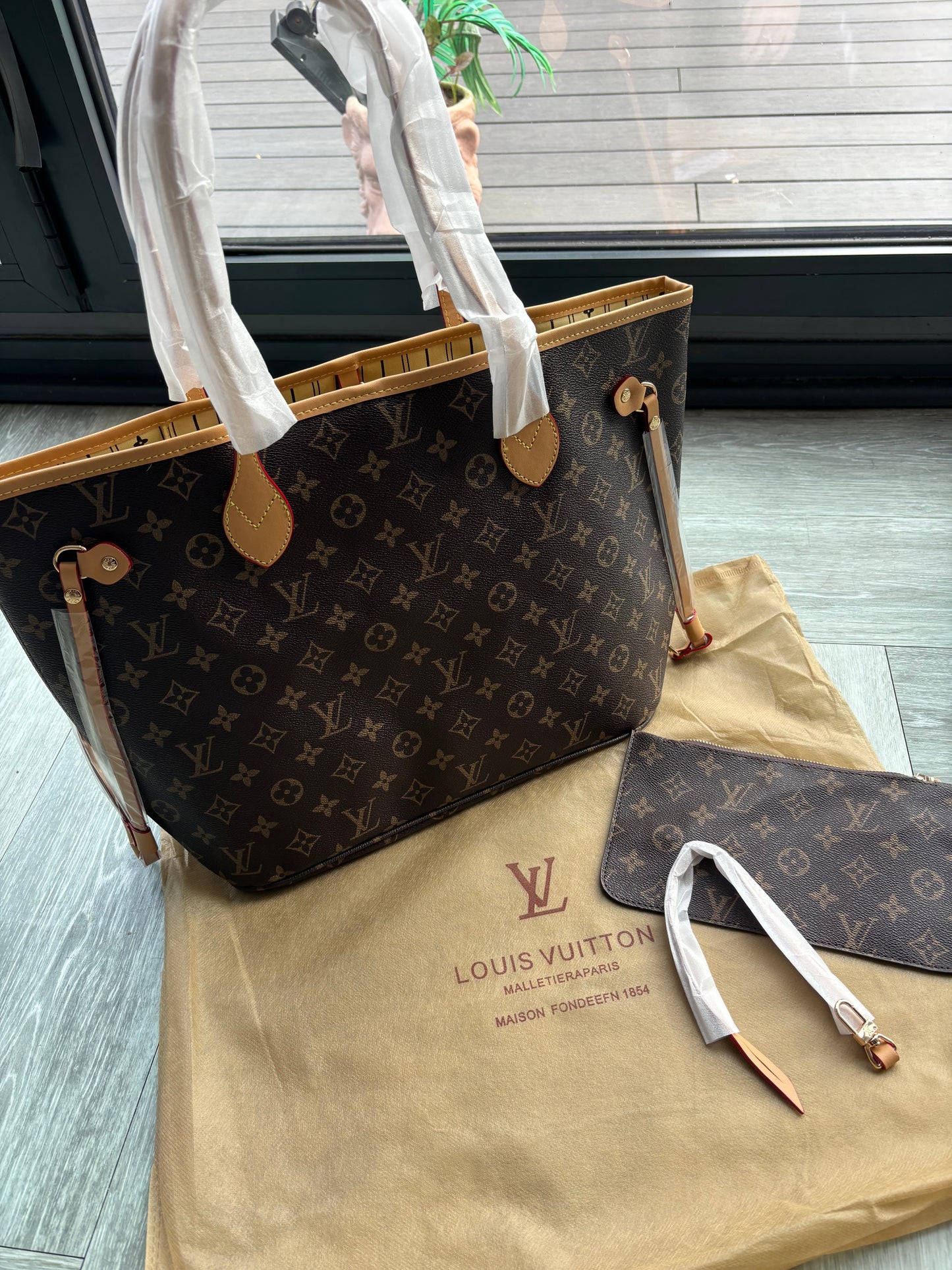 Brown flower shoulder bag