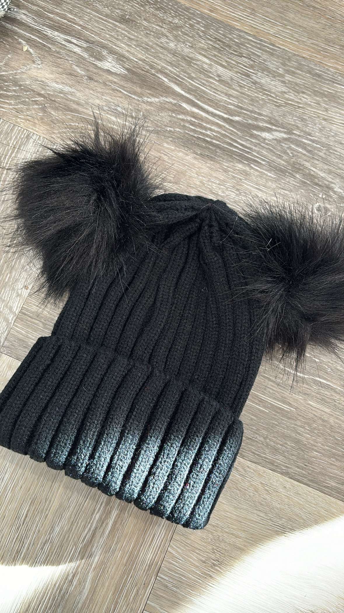 Black hat with fur adults