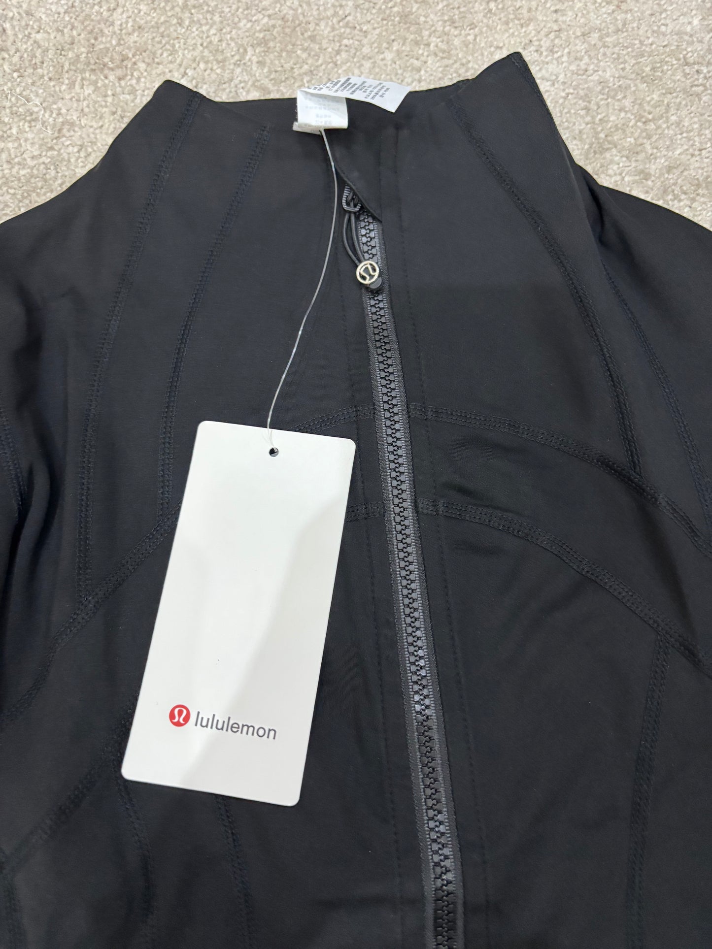 Black zip up lululemon gym jacket it size 2