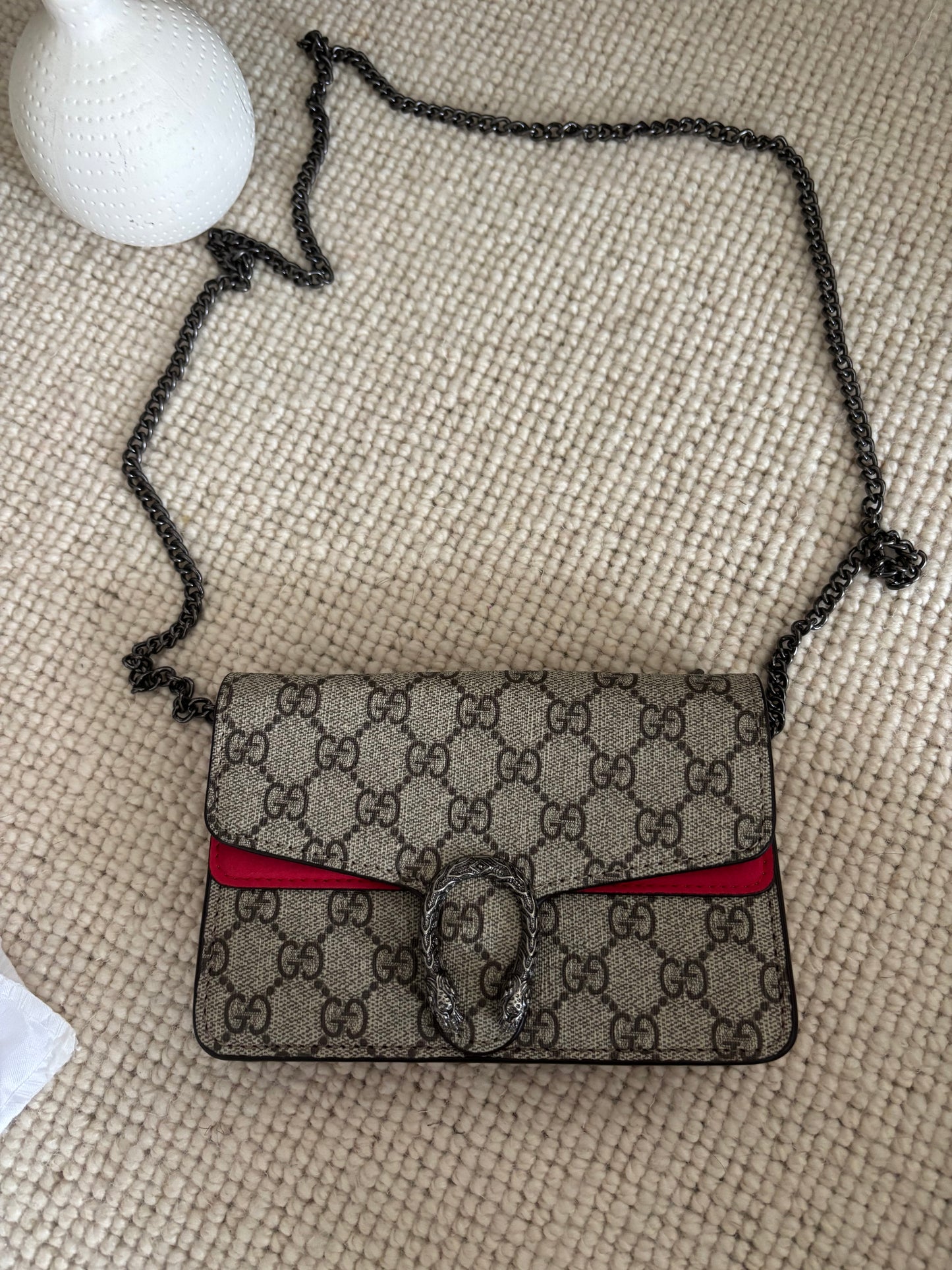 Mini gg with red long chain