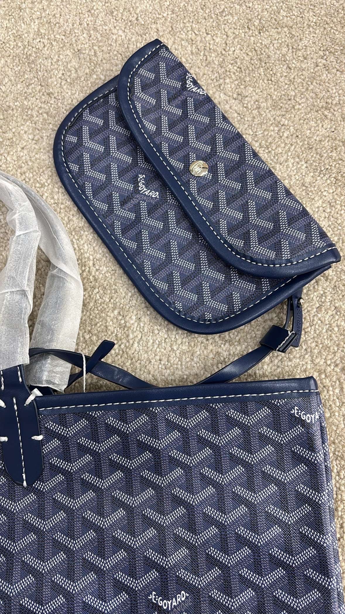 Navy blue shoulder bag styled by lr