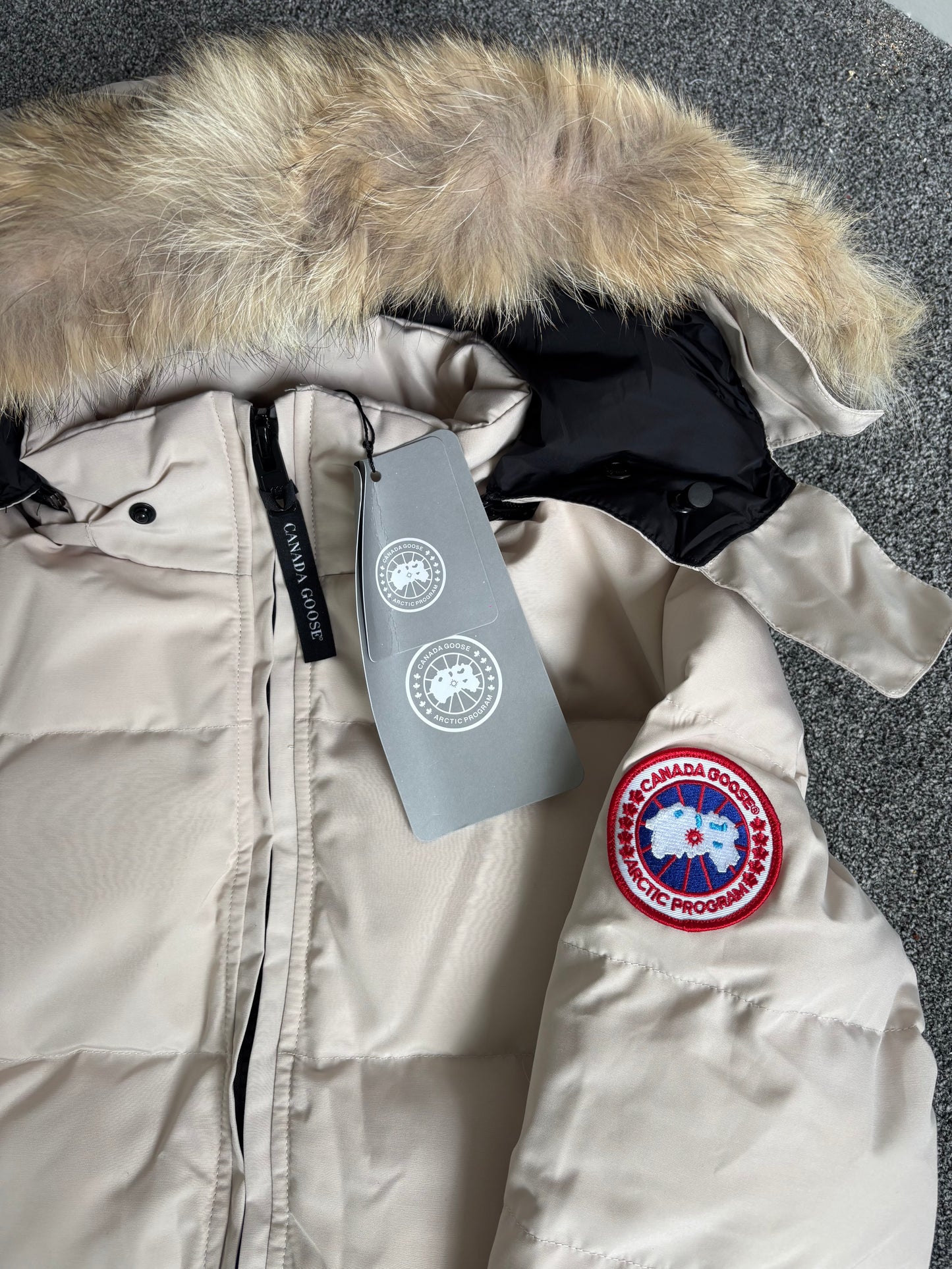 Beige Canada coat with fox fur 