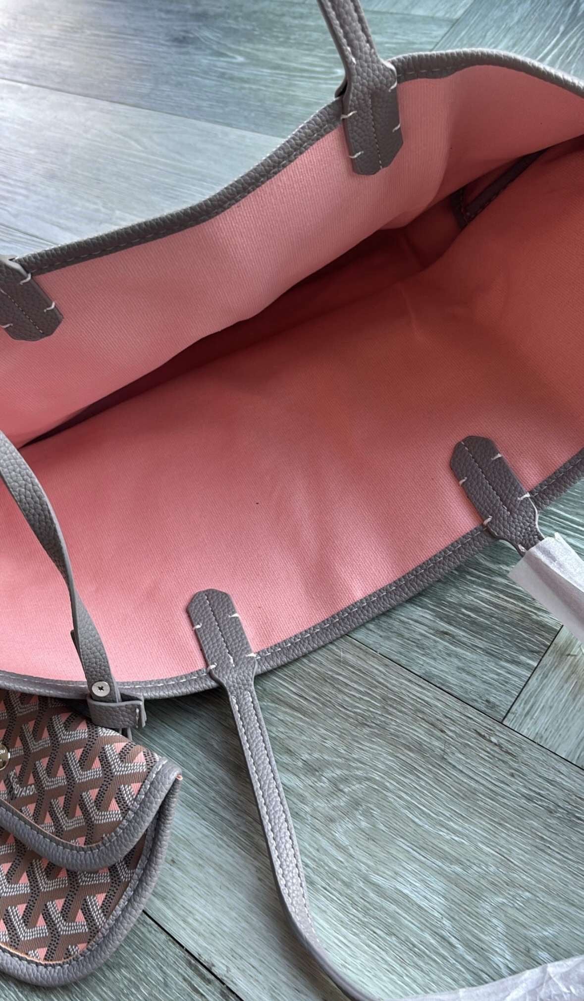 Grey shoulder bag with pink inside styled by lr