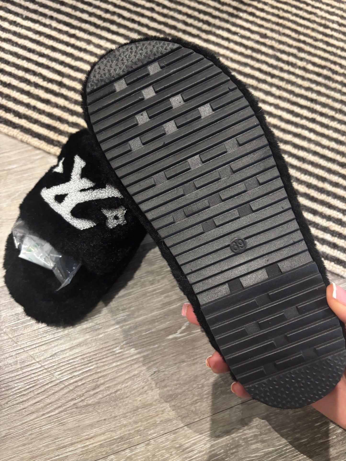 Black sliders size 5