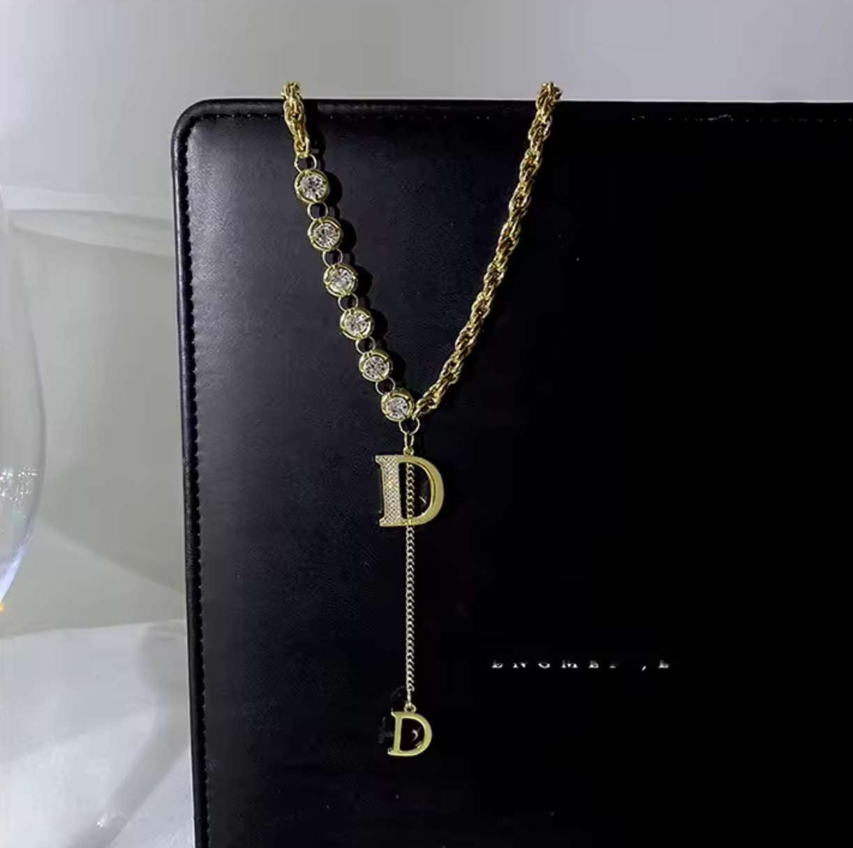 D necklace AG