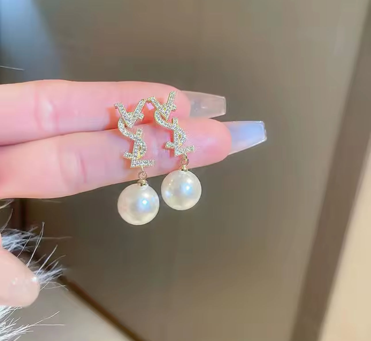 Y Stud drop earrings