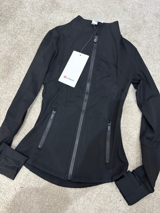 Black zip up lululemon gym jacket it size 2