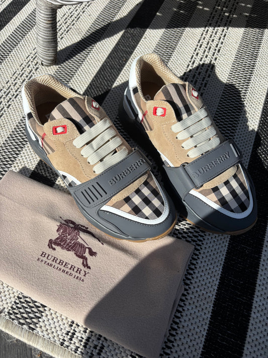 Black & grey trainers Burberry