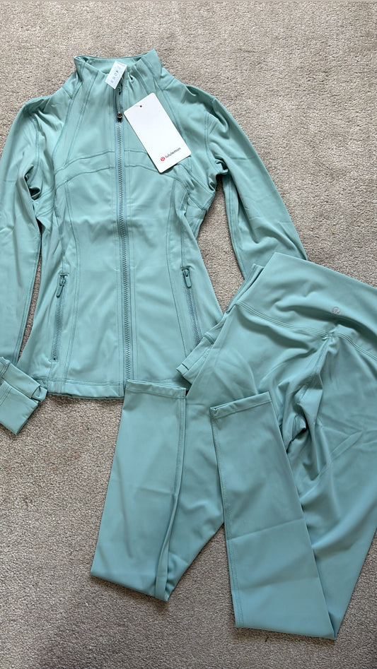 Turquoise lululemon gym set size 2 ￼