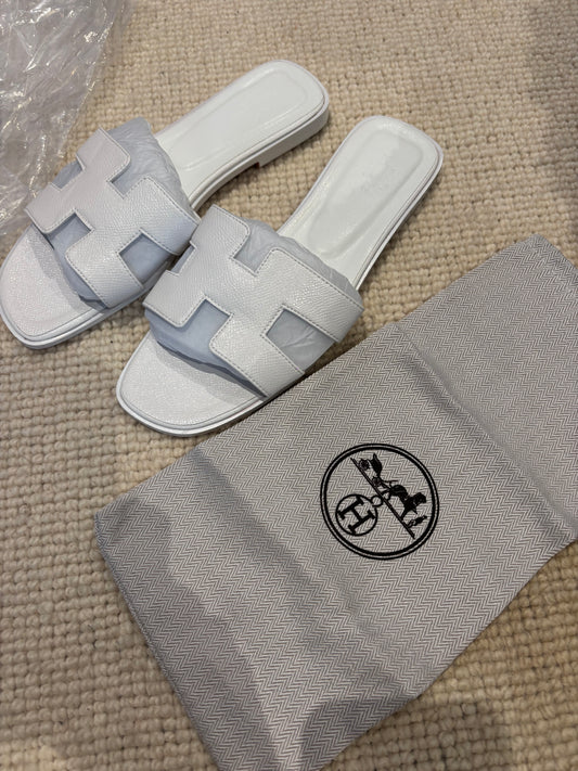 White h Slidders size 5