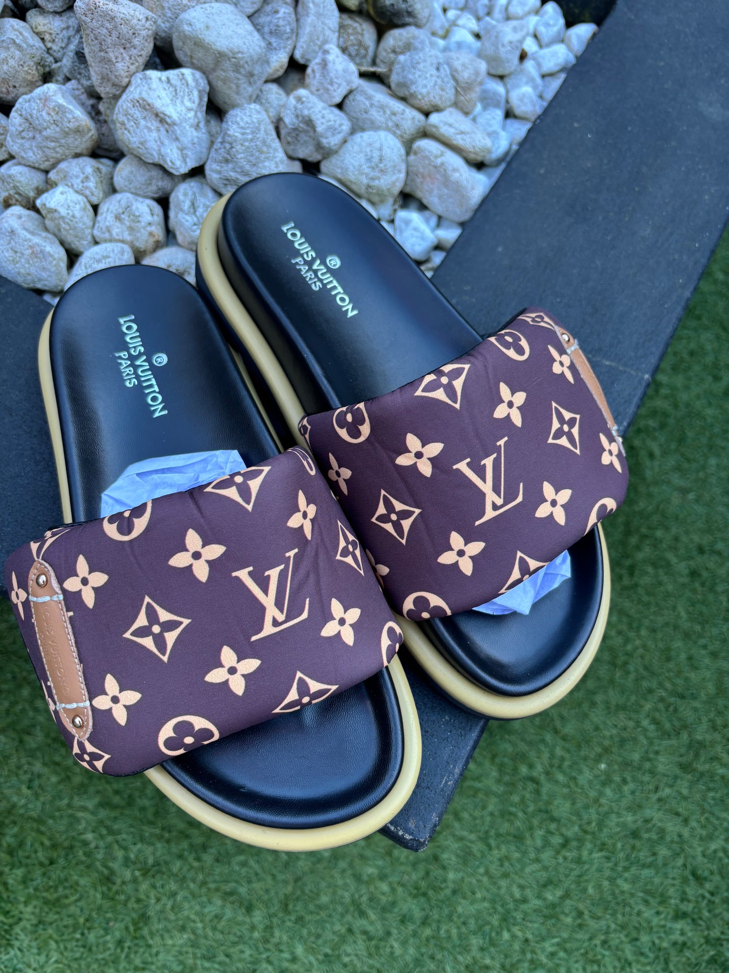 Brown flower pillow Slidders