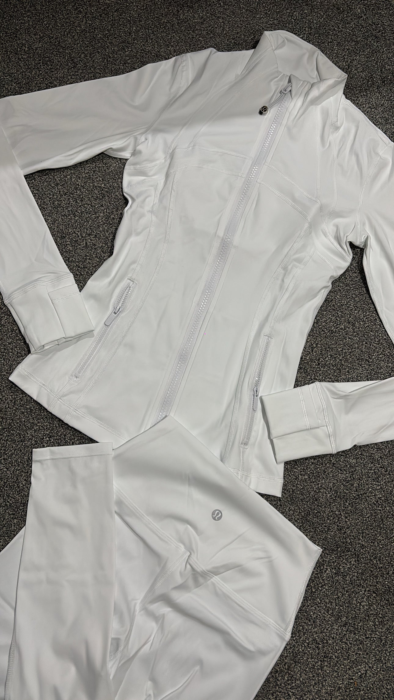 White lululemon gym set