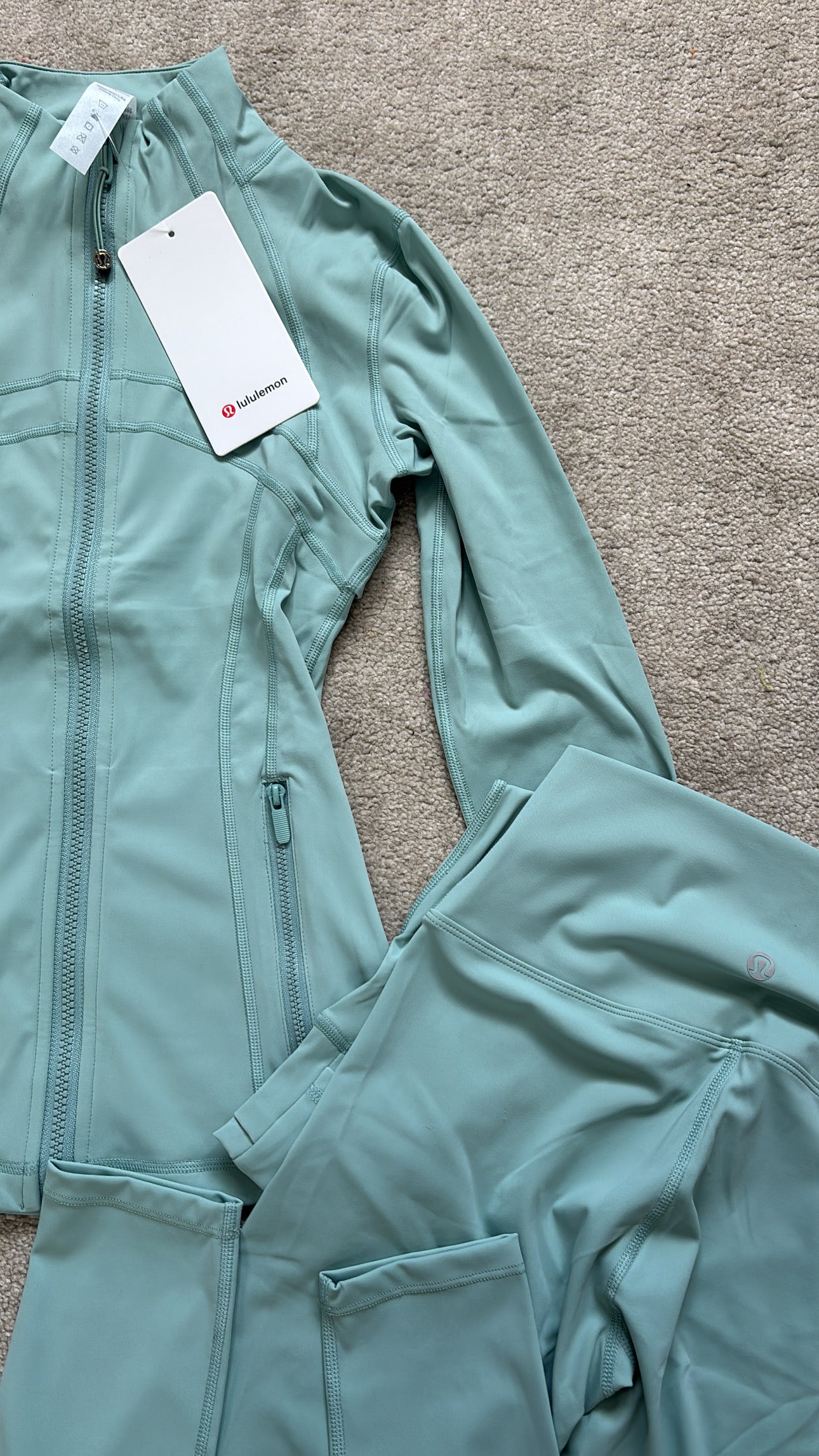 Turquoise lululemon gym set size 2 ￼