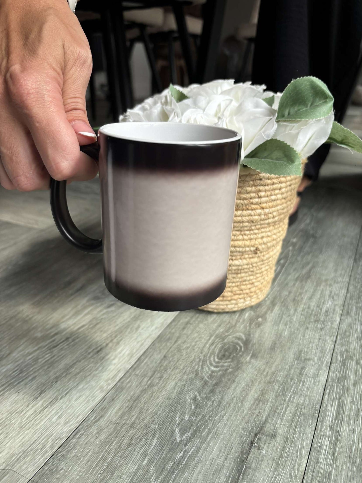 Colour changing mug black to white