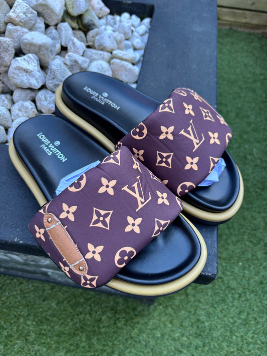 Brown flower pillow Slidders