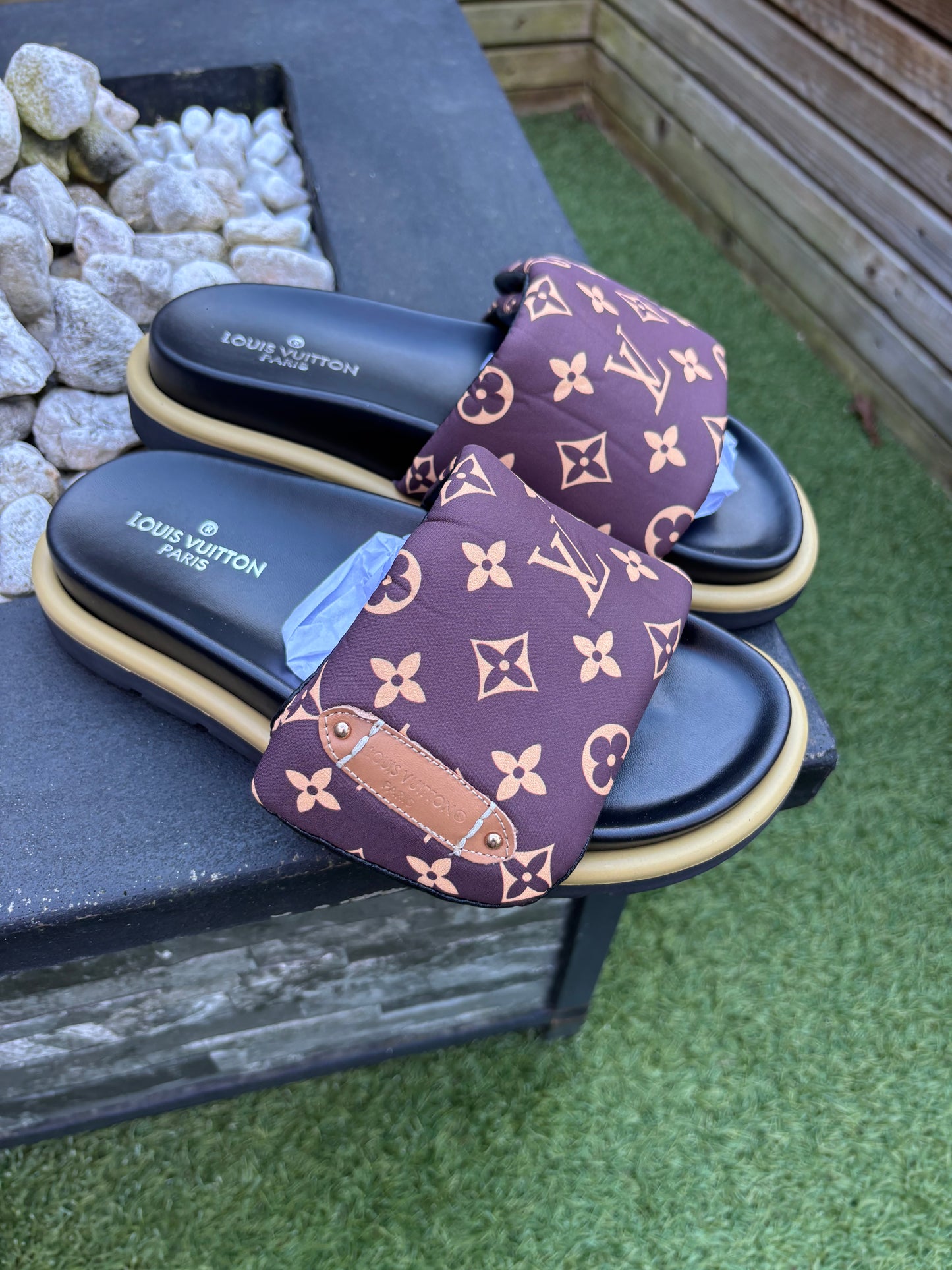 Brown flower pillow Slidders