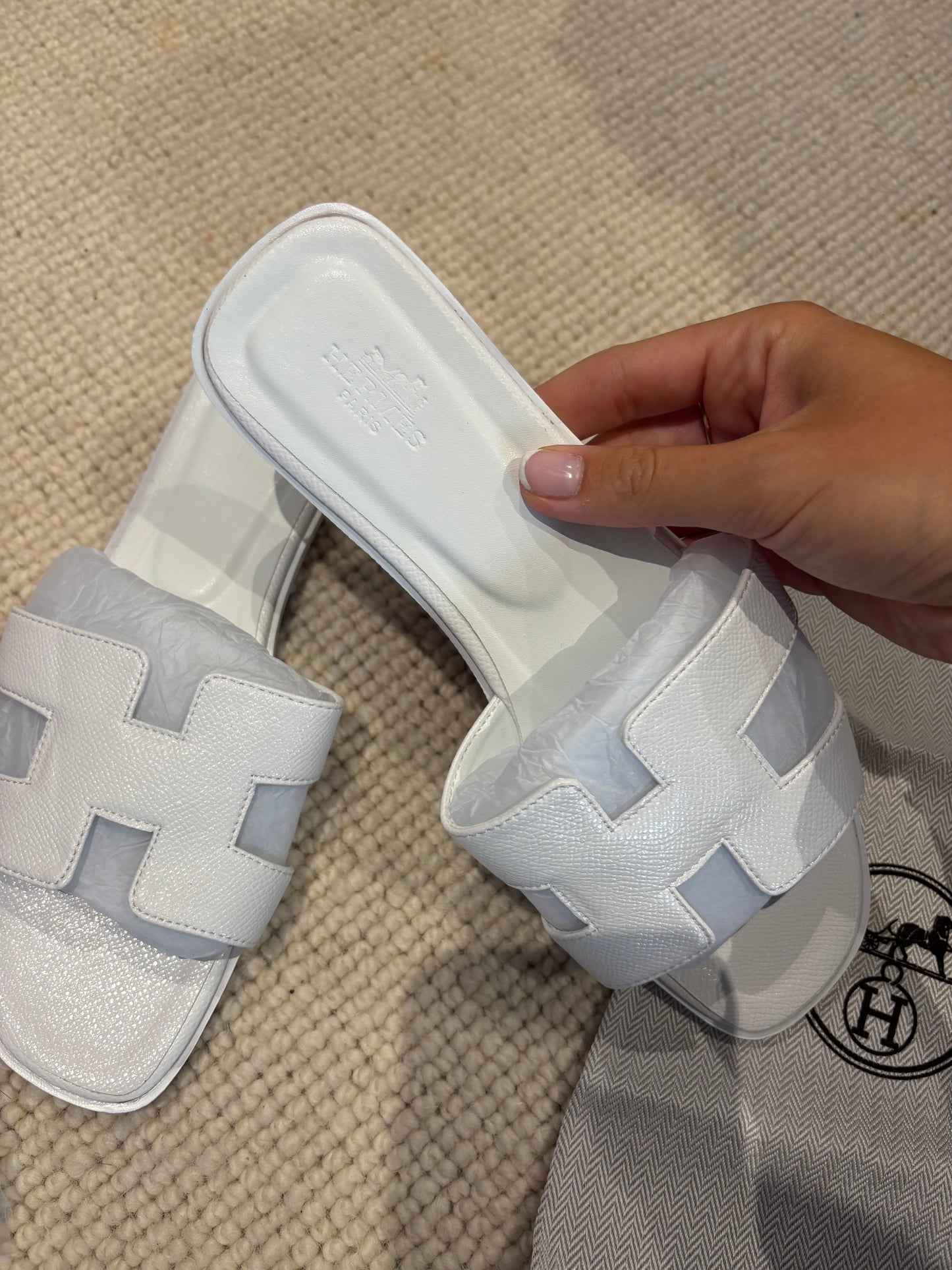 White h Slidders size 5