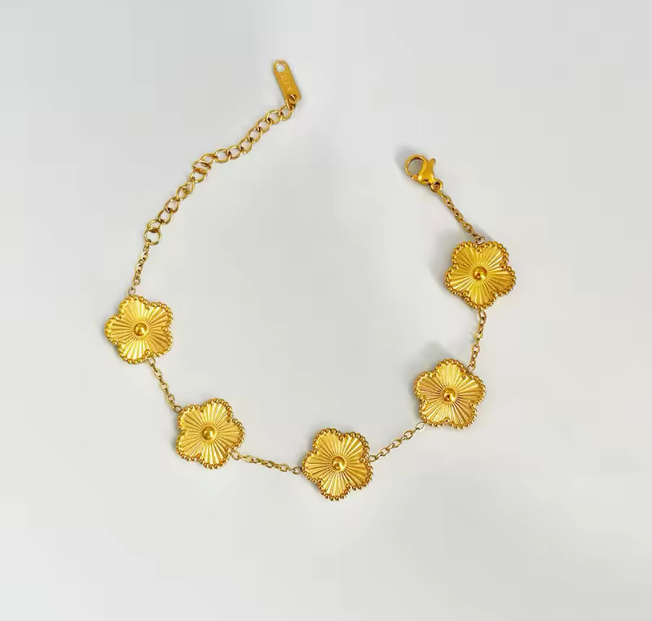 Gold clover bracelet