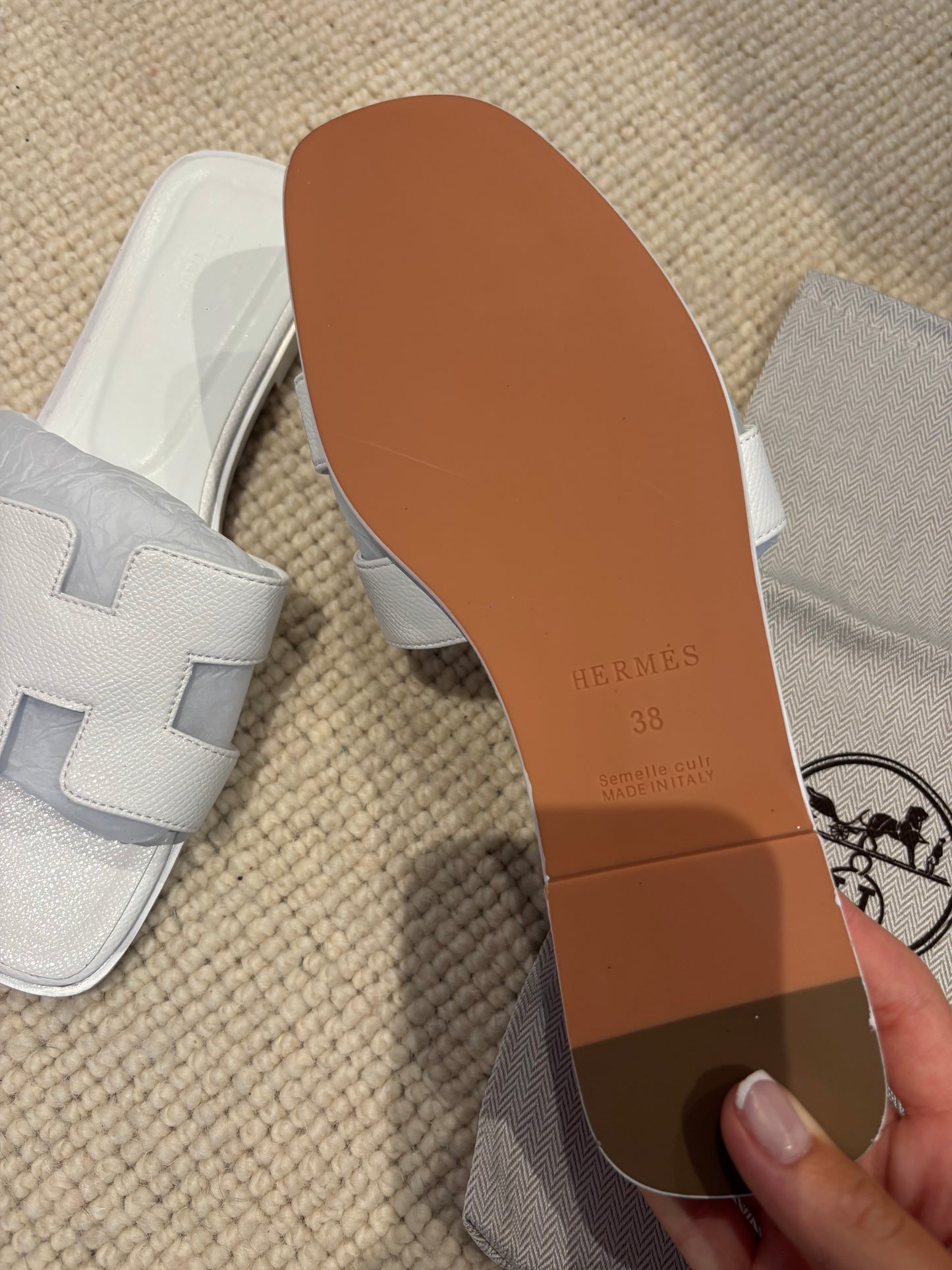 White h Slidders size 5