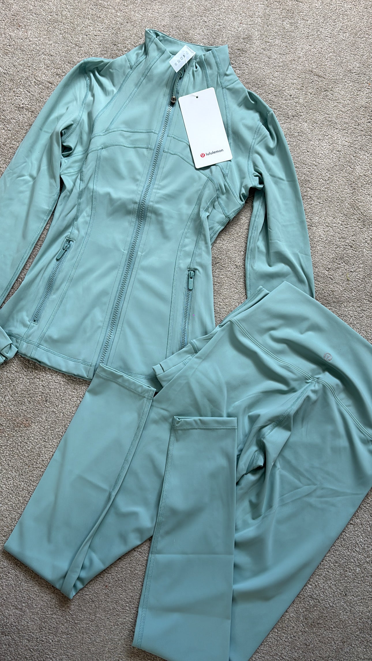 Turquoise lululemon gym set size 2 ￼