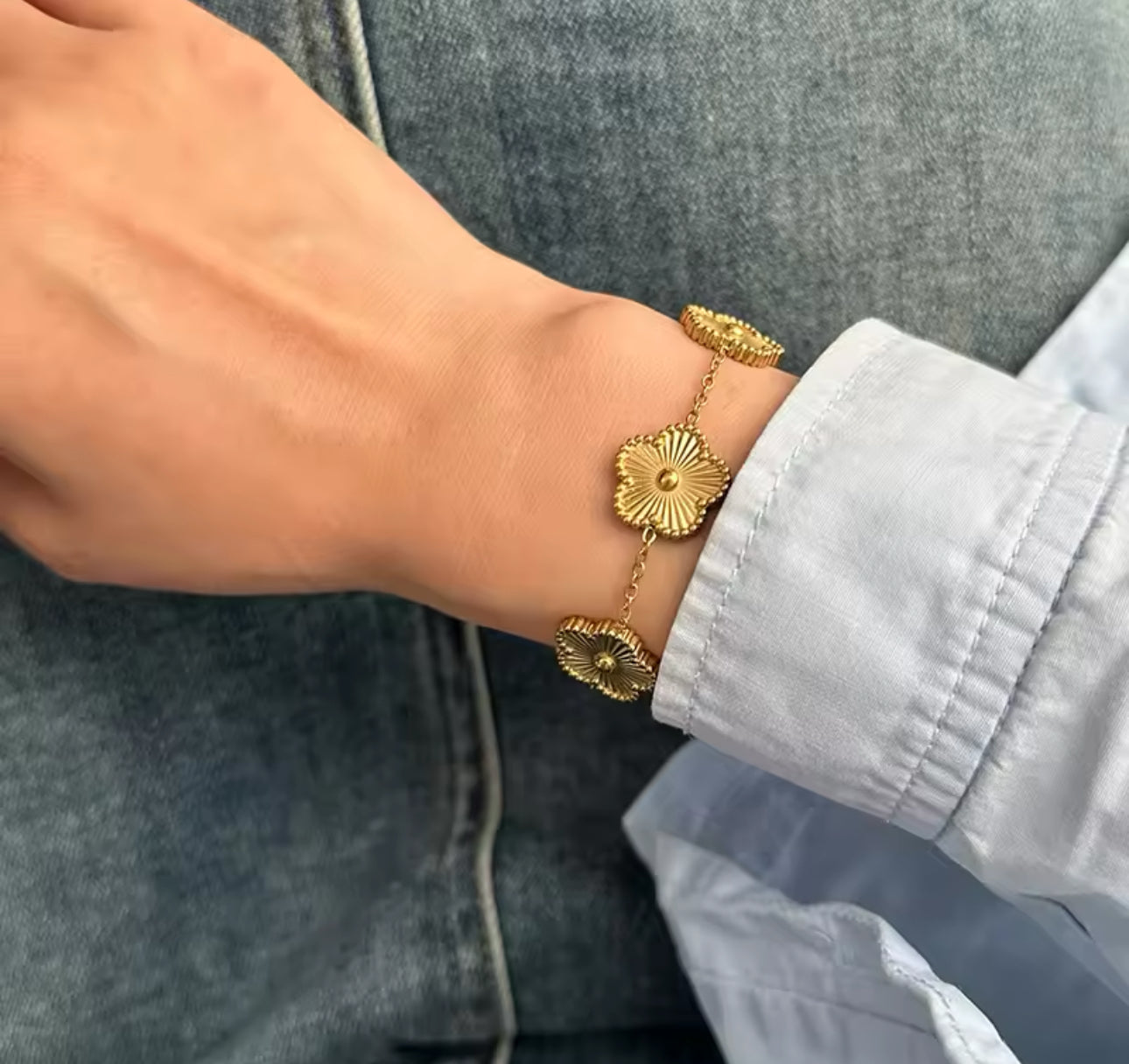 Gold clover bracelet