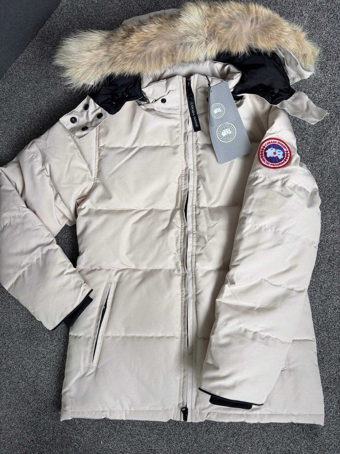Beige Canada coat with fox fur ￼