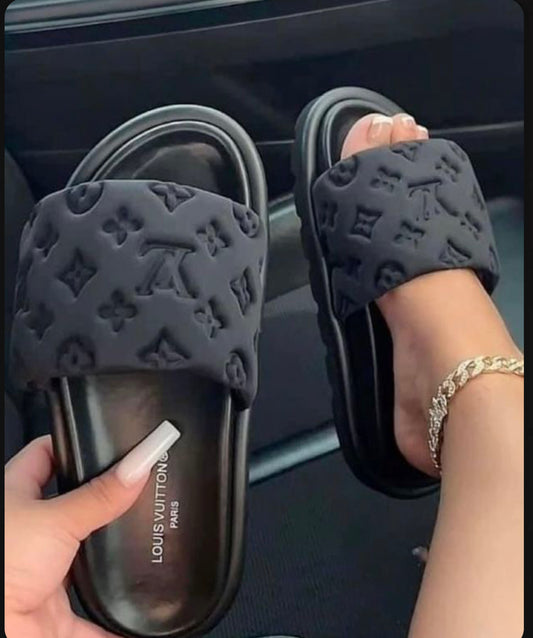 Black flower pillow sliders pre orders 3-4 weeks