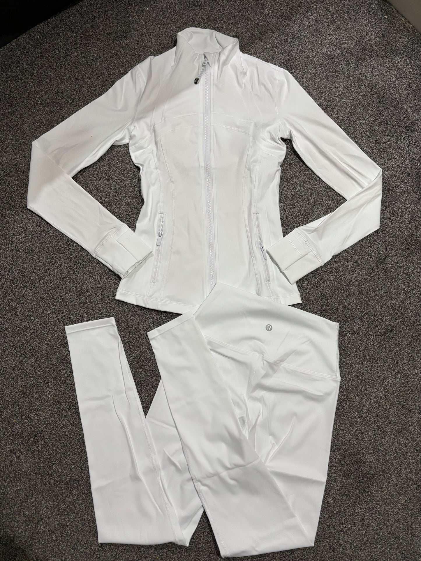 White lululemon gym set