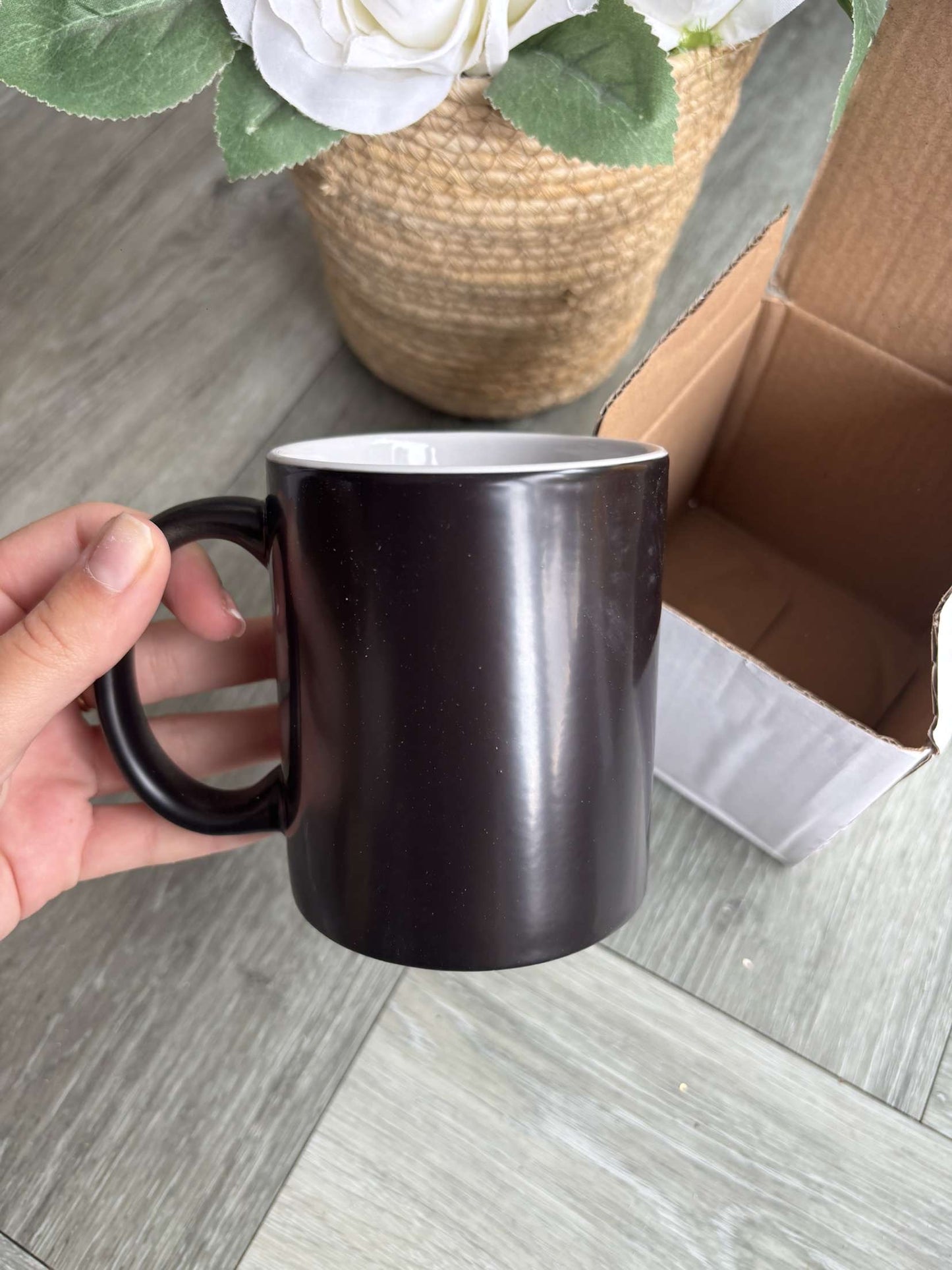 Colour changing mug black to white