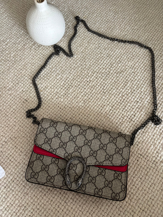 Mini gg with red long chain