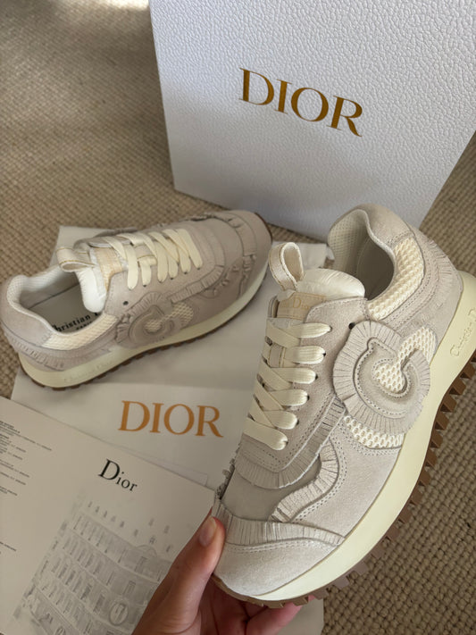 Cd beige runners / trainers size 5