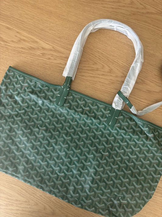 Green g shoulder bag styled by lr