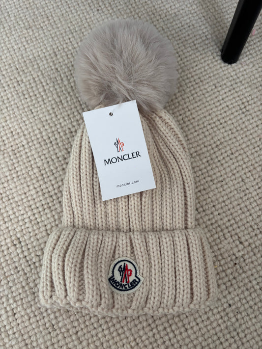 Cream m hat with Pom Pom